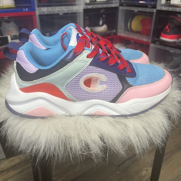 Champion - Picture 3 of 7